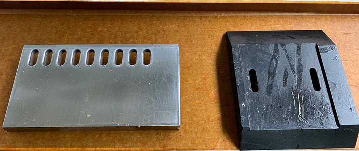 ДОПОЛНИТЕЛЬНЫЙ РАБОЧИЙ  СТОЛИК И ПРИЖИМ В БАЗОВОМ  КОМПЛЕКТЕ СО СТАНКОМ