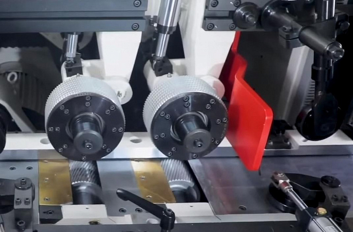 СПЕЦИАЛЬНОЕ ИСПОЛНЕНИЕ ВЕРХНИХ ВХОДНЫХ РОЛИКОВ