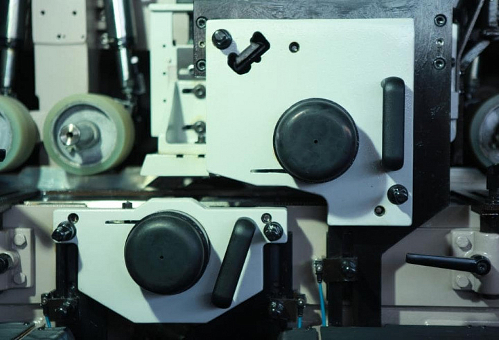 КОНТРОПОРА НА ГОРИЗОНТАЛЬНЫХ ШПИНДЕЛЯХ