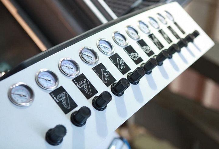 ПНЕВМАТИЧЕСКОЕ УПРАВЛЕНИЕ ПРИЖИМАМИ