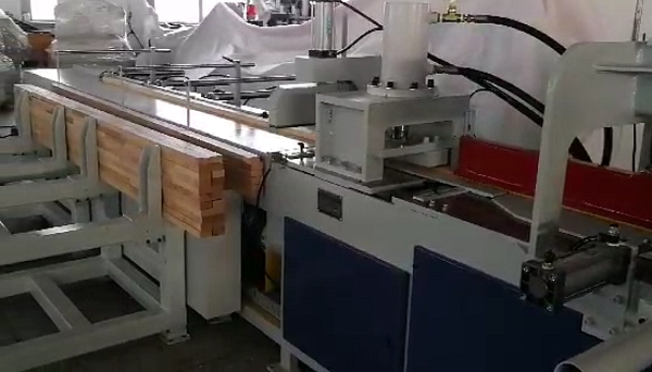 АВТОМАТИЧЕСКИЙ УКЛАДЧИК