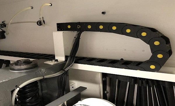 Защита направляющих и кабелей