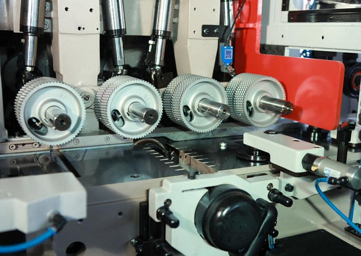 БОКОВОЙ РОЛИКОВЫЙ ПРИЖИМНОЙ БЛОК С ПНЕВМАТИЧЕСКОЙ РЕГУЛИРОВКОЙ