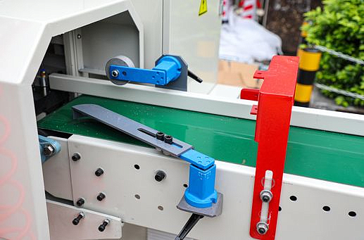 СИСТЕМА ПРИЖИМОВ ПЕРЕД СТАНКОМ