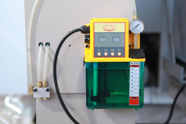 АВТОМАТИЧЕСКАЯ СМАЗКА РАБОЧЕГО СТОЛА ПО ТАЙМЕРУ