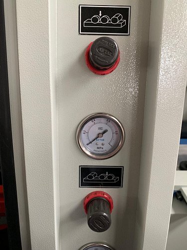 ПНЕВМАТИЧЕСКОЕ УПРАВЛЕНИЕ ПРИЖИМАМИ