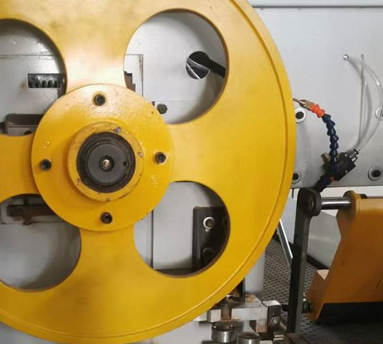 СИСТЕМА ПОДАЧИ ОЧИЩАЮЩЕЙ ЖИДКОСТИ НА ПИЛУ