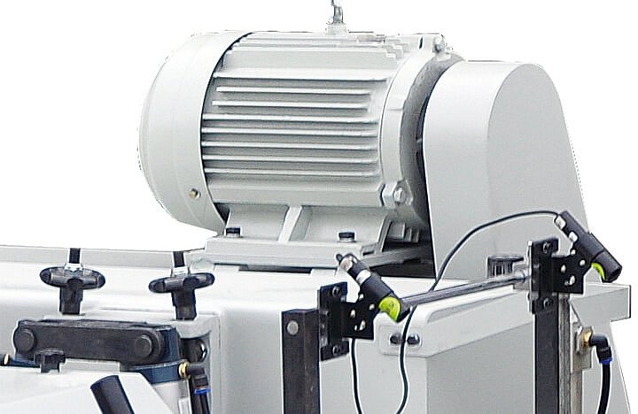  Двигатель прижимных роликов