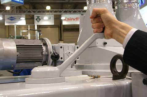 Перемещение пильного вала по высоте