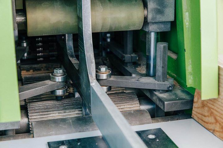 Прижимная группа боковых и верхних роликов