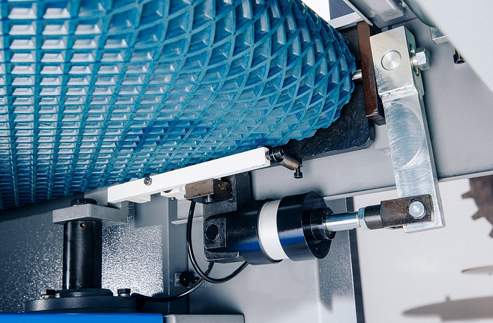 АВТОЦЕНТРИРОВАНИЕ ПОДАЮЩЕГО ТРАНСПОРТЕРА