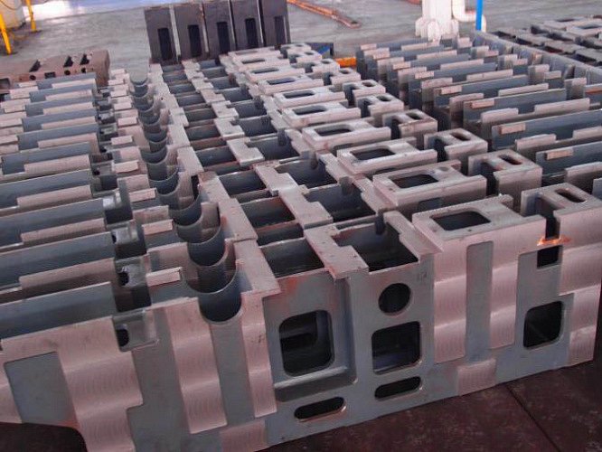 Чугунная массивная литая станина, прошедшая точную механическую обработку за 1 установку