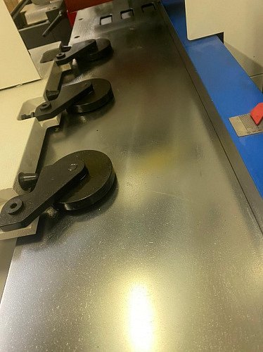 БОКОВОЙ РОЛИКОВЫЙ ПРИЖИМНОЙ БЛОК