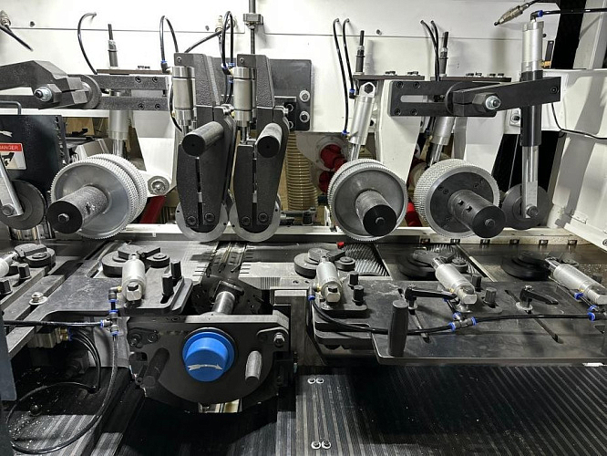 ВХОДНАЯ ГРУППА ПРИЖИМОВ И ПОДАЮЩИХ РОЛИКОВ