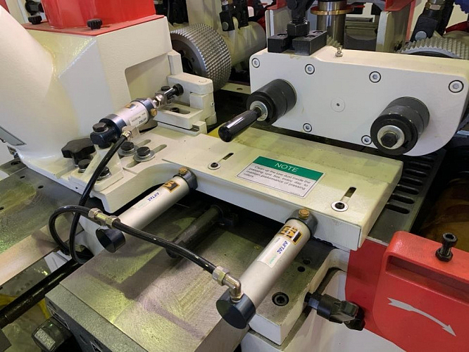 БОКОВОЙ РОЛИКОВЫЙ ПРИЖИМНОЙ БЛОК